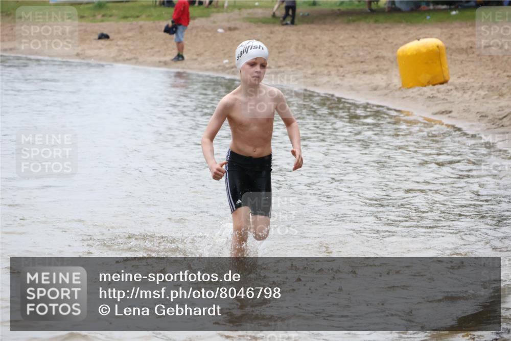 21.06.2025 - 27. Vierlanden-Triathlon Lena Gebhardt http://msf.ph/oto/8046798 15.06.2025 15:01:52 Schwimmen  meine-sportfotos.de