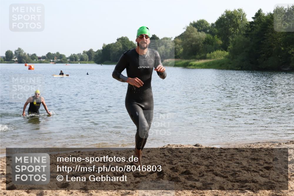 15.06.2025 - 27. Vierlanden-Triathlon Lena Gebhardt http://msf.ph/oto/8046803 15.06.2025 08:43:50 Schwimmen 23, 84, 113, 183 meine-sportfotos.de