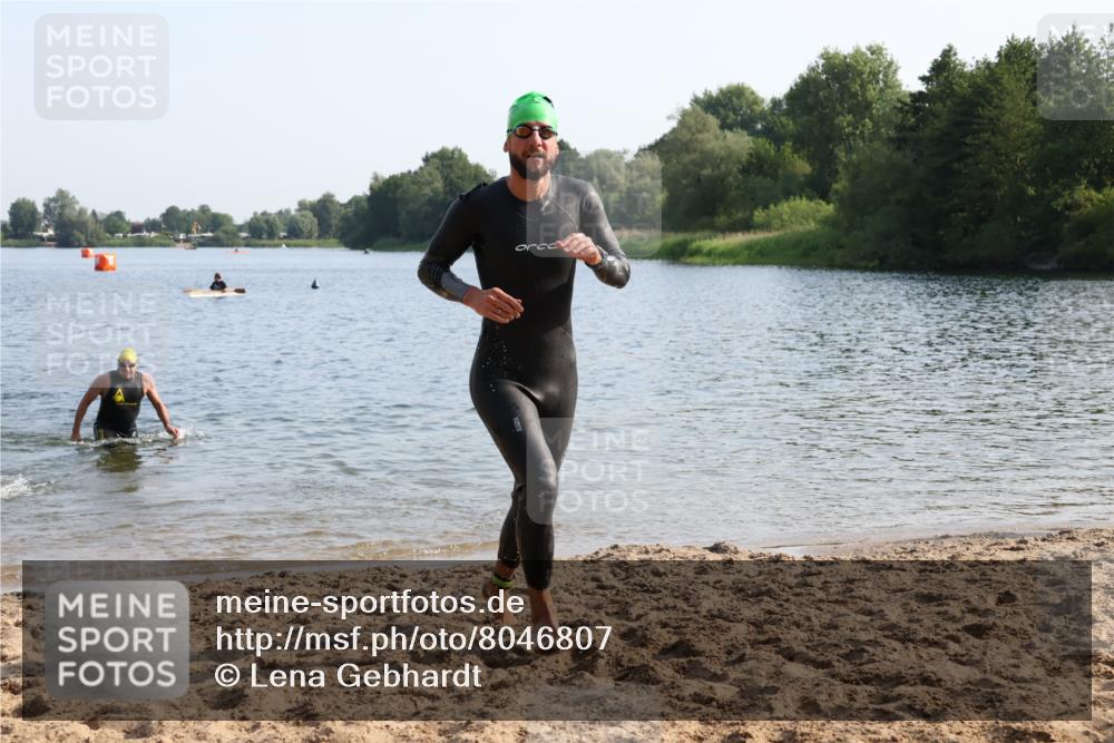 15.06.2025 - 27. Vierlanden-Triathlon Lena Gebhardt http://msf.ph/oto/8046807 15.06.2025 08:43:50 Schwimmen 23, 84, 113, 183 meine-sportfotos.de