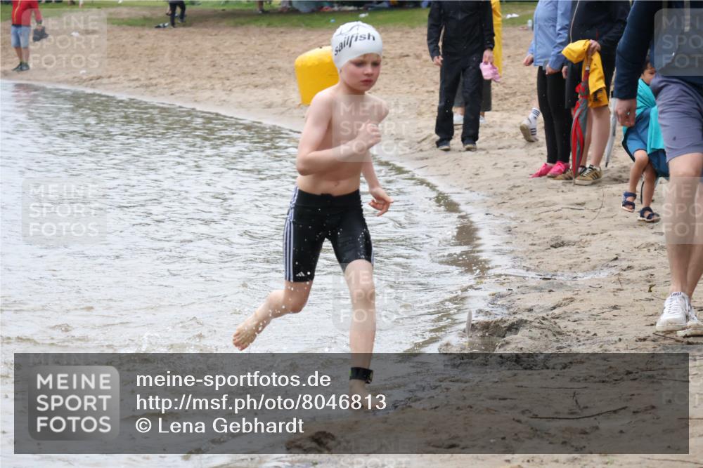 21.06.2025 - 27. Vierlanden-Triathlon Lena Gebhardt http://msf.ph/oto/8046813 15.06.2025 15:01:52 Schwimmen  meine-sportfotos.de