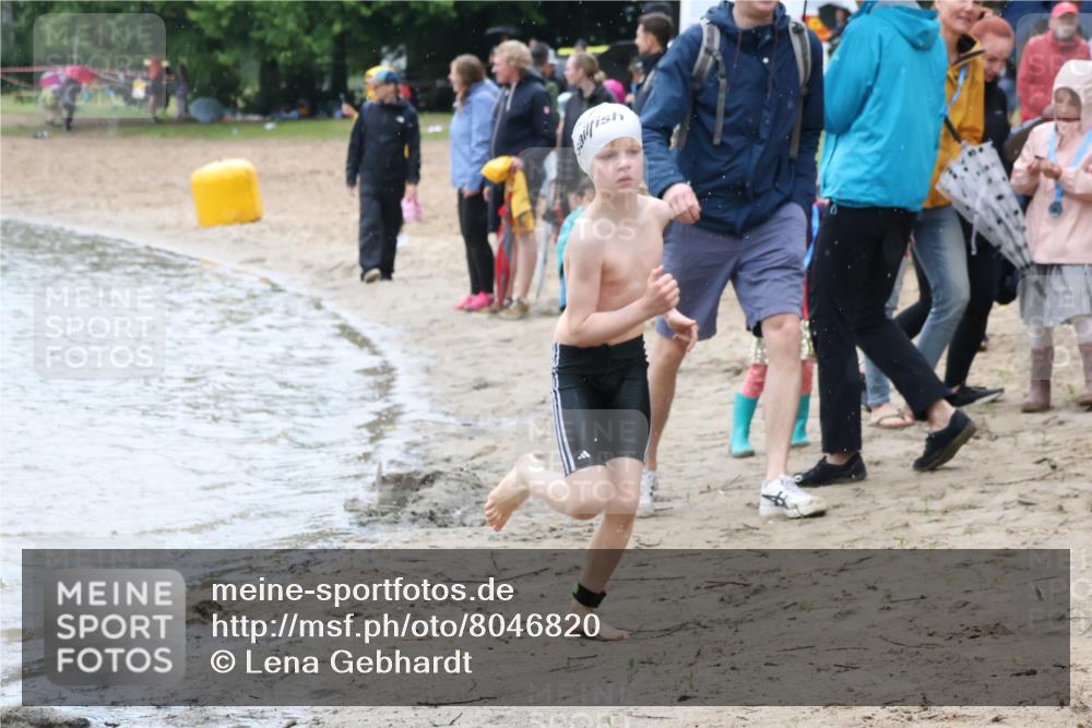 21.06.2025 - 27. Vierlanden-Triathlon Lena Gebhardt http://msf.ph/oto/8046820 15.06.2025 15:01:53 Schwimmen  meine-sportfotos.de