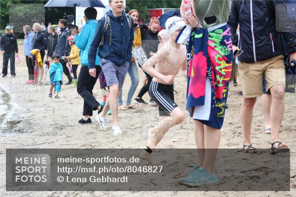 21.06.2025 - 27. Vierlanden-Triathlon Lena Gebhardt http://msf.ph/oto/8046827 15.06.2025 15:01:54 Schwimmen  meine-sportfotos.de