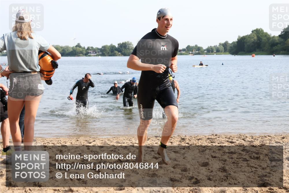 15.06.2025 - 27. Vierlanden-Triathlon Lena Gebhardt http://msf.ph/oto/8046844 15.06.2025 08:43:54 Schwimmen 23, 84, 97, 113, 153, 183 meine-sportfotos.de