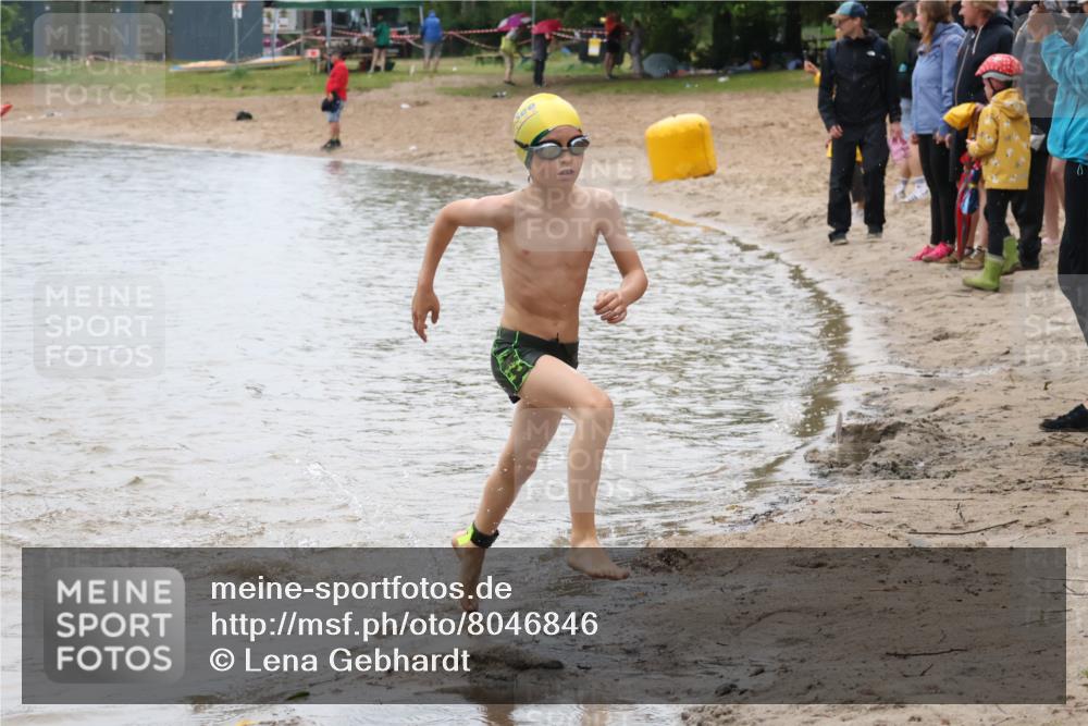 21.06.2025 - 27. Vierlanden-Triathlon Lena Gebhardt http://msf.ph/oto/8046846 15.06.2025 15:01:56 Schwimmen  meine-sportfotos.de