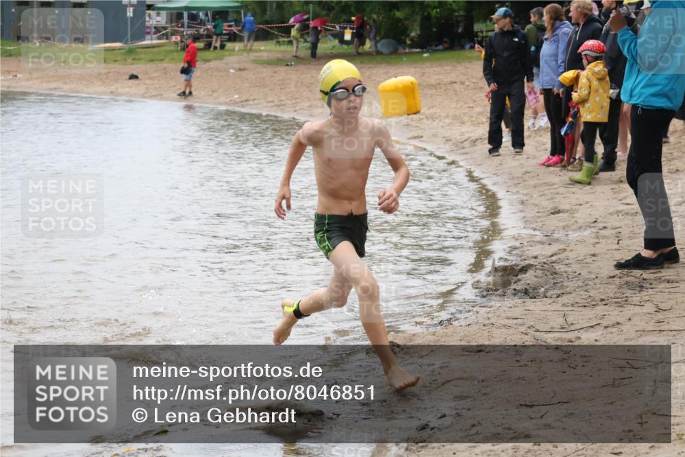 21.06.2025 - 27. Vierlanden-Triathlon Lena Gebhardt http://msf.ph/oto/8046851 15.06.2025 15:01:56 Schwimmen  meine-sportfotos.de