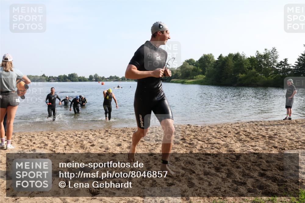 15.06.2025 - 27. Vierlanden-Triathlon Lena Gebhardt http://msf.ph/oto/8046857 15.06.2025 08:43:55 Schwimmen 23, 84, 97, 113, 153, 183 meine-sportfotos.de