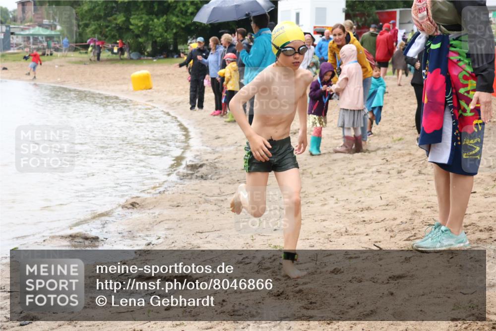 21.06.2025 - 27. Vierlanden-Triathlon Lena Gebhardt http://msf.ph/oto/8046866 15.06.2025 15:01:57 Schwimmen  meine-sportfotos.de