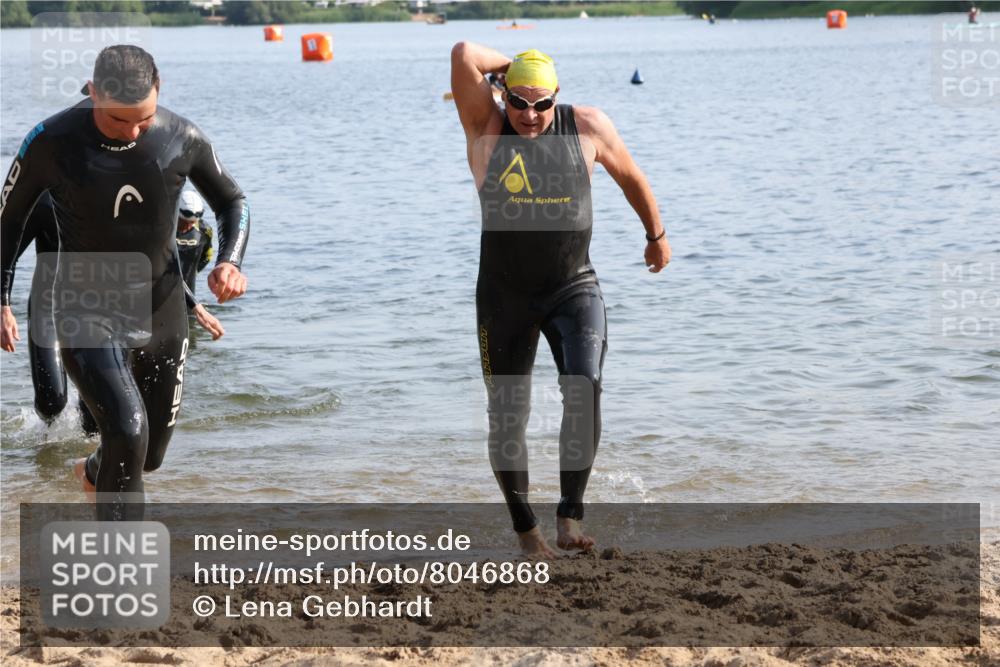 15.06.2025 - 27. Vierlanden-Triathlon Lena Gebhardt http://msf.ph/oto/8046868 15.06.2025 08:43:57 Schwimmen 23, 84, 97, 113, 153, 183 meine-sportfotos.de