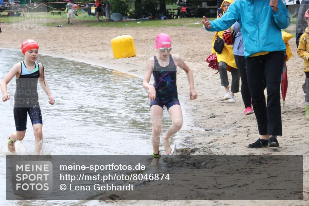 21.06.2025 - 27. Vierlanden-Triathlon Lena Gebhardt http://msf.ph/oto/8046874 15.06.2025 15:02:11 Schwimmen  meine-sportfotos.de