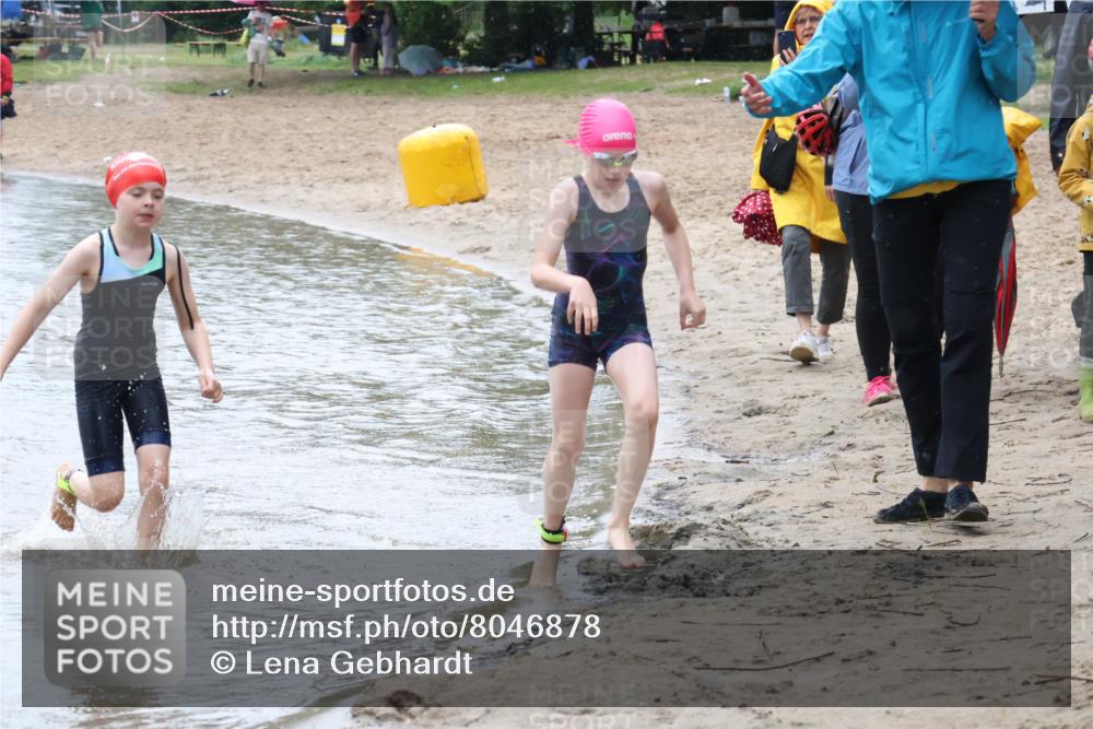 21.06.2025 - 27. Vierlanden-Triathlon Lena Gebhardt http://msf.ph/oto/8046878 15.06.2025 15:02:11 Schwimmen  meine-sportfotos.de
