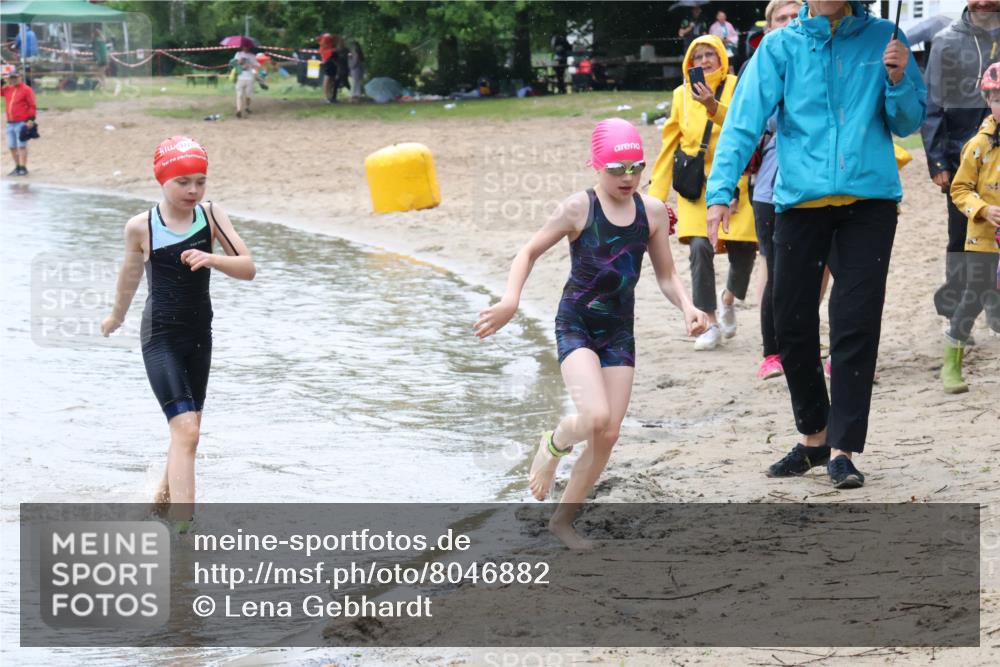 21.06.2025 - 27. Vierlanden-Triathlon Lena Gebhardt http://msf.ph/oto/8046882 15.06.2025 15:02:12 Schwimmen  meine-sportfotos.de