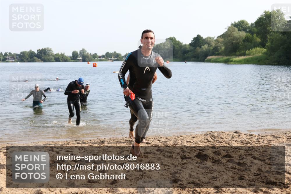 15.06.2025 - 27. Vierlanden-Triathlon Lena Gebhardt http://msf.ph/oto/8046883 15.06.2025 08:43:58 Schwimmen 23, 84, 97, 113, 153, 183 meine-sportfotos.de