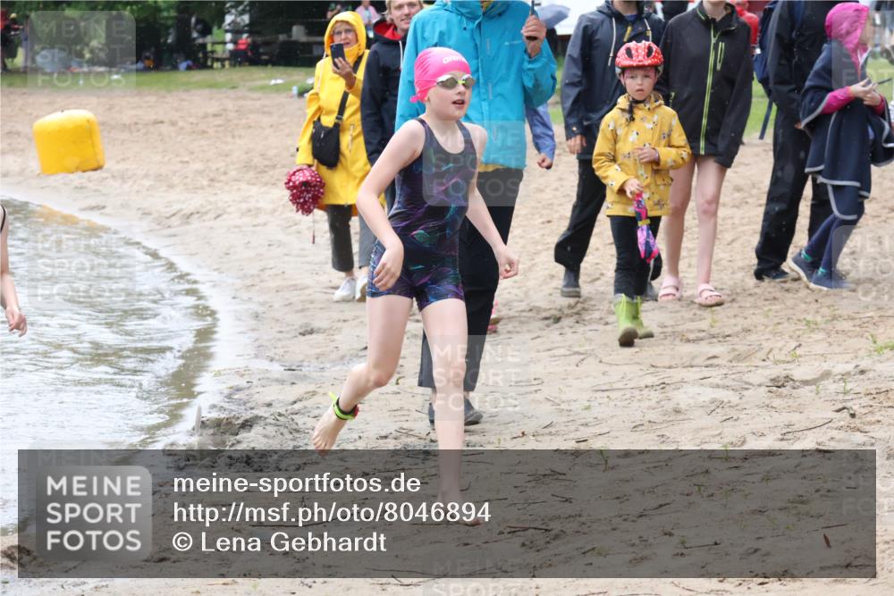 21.06.2025 - 27. Vierlanden-Triathlon Lena Gebhardt http://msf.ph/oto/8046894 15.06.2025 15:02:12 Schwimmen  meine-sportfotos.de