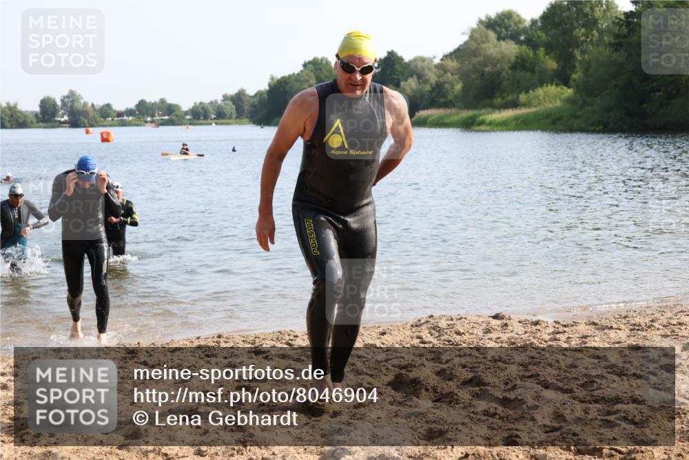 15.06.2025 - 27. Vierlanden-Triathlon Lena Gebhardt http://msf.ph/oto/8046904 15.06.2025 08:44:00 Schwimmen 23, 84, 97, 113, 153, 183 meine-sportfotos.de