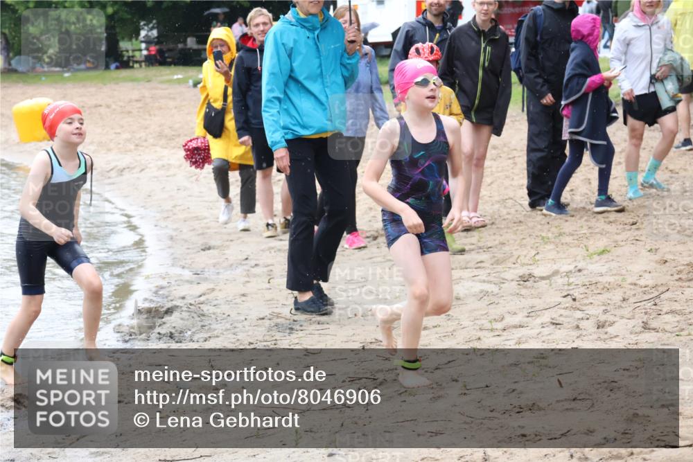 21.06.2025 - 27. Vierlanden-Triathlon Lena Gebhardt http://msf.ph/oto/8046906 15.06.2025 15:02:13 Schwimmen  meine-sportfotos.de