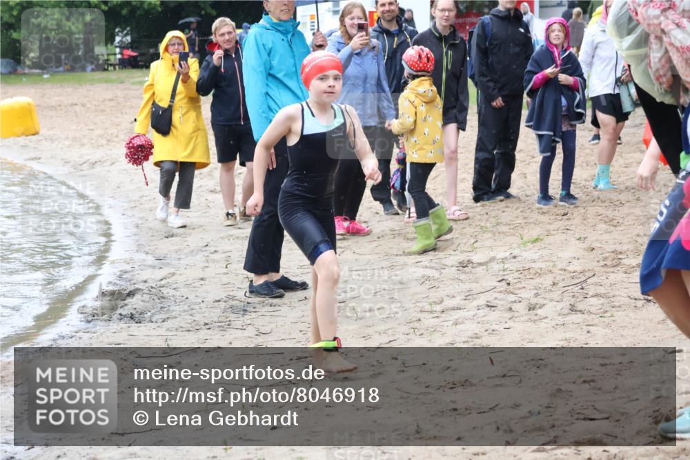 21.06.2025 - 27. Vierlanden-Triathlon Lena Gebhardt http://msf.ph/oto/8046918 15.06.2025 15:02:14 Schwimmen  meine-sportfotos.de
