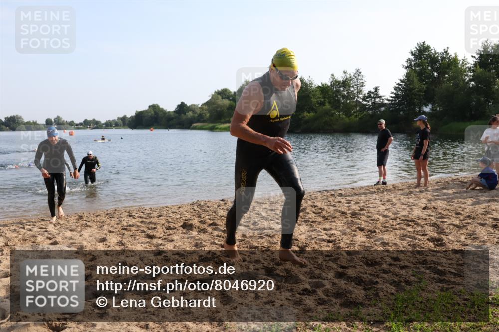 15.06.2025 - 27. Vierlanden-Triathlon Lena Gebhardt http://msf.ph/oto/8046920 15.06.2025 08:44:01 Schwimmen 23, 84, 97, 153, 183 meine-sportfotos.de