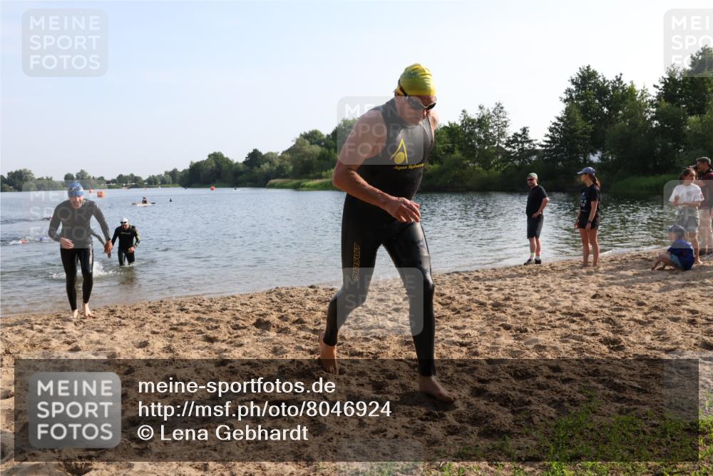 15.06.2025 - 27. Vierlanden-Triathlon Lena Gebhardt http://msf.ph/oto/8046924 15.06.2025 08:44:01 Schwimmen 23, 84, 97, 153, 183 meine-sportfotos.de