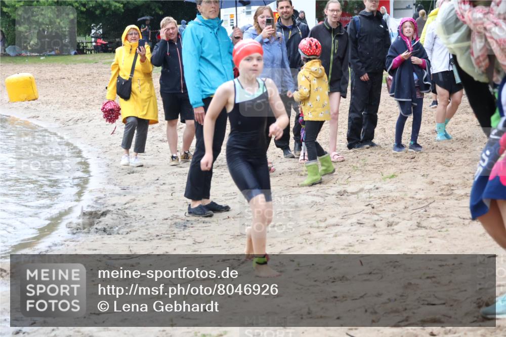 21.06.2025 - 27. Vierlanden-Triathlon Lena Gebhardt http://msf.ph/oto/8046926 15.06.2025 15:02:14 Schwimmen  meine-sportfotos.de
