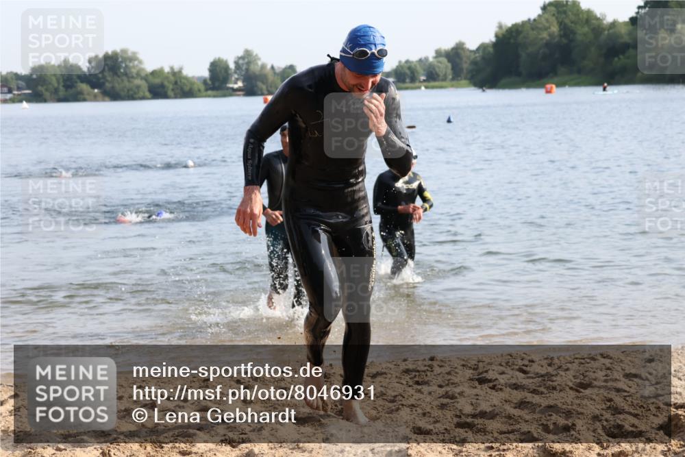 15.06.2025 - 27. Vierlanden-Triathlon Lena Gebhardt http://msf.ph/oto/8046931 15.06.2025 08:44:02 Schwimmen 23, 84, 97, 153, 174, 183 meine-sportfotos.de