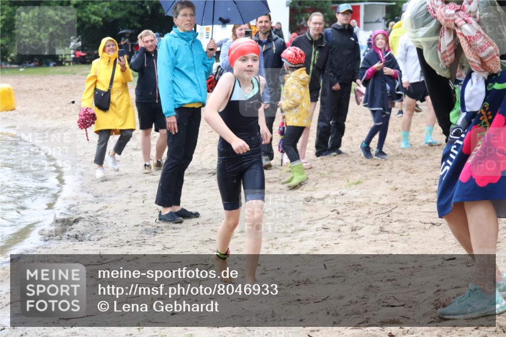 21.06.2025 - 27. Vierlanden-Triathlon Lena Gebhardt http://msf.ph/oto/8046933 15.06.2025 15:02:14 Schwimmen  meine-sportfotos.de