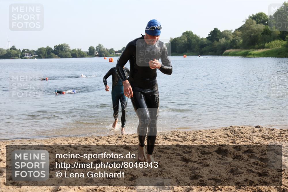 15.06.2025 - 27. Vierlanden-Triathlon Lena Gebhardt http://msf.ph/oto/8046943 15.06.2025 08:44:03 Schwimmen 23, 84, 97, 153, 174, 183 meine-sportfotos.de