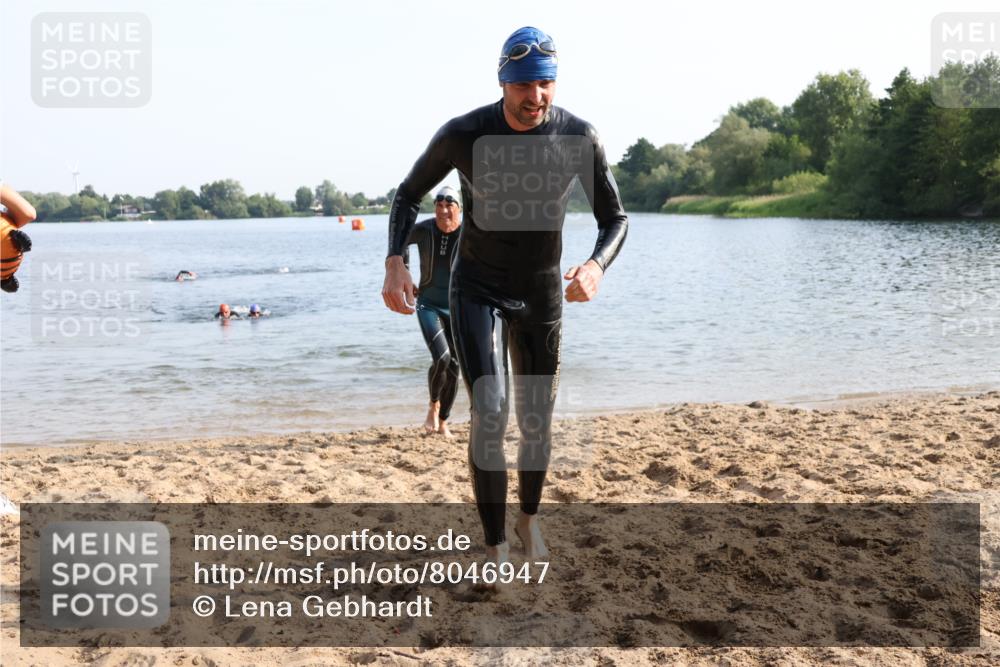15.06.2025 - 27. Vierlanden-Triathlon Lena Gebhardt http://msf.ph/oto/8046947 15.06.2025 08:44:04 Schwimmen 23, 84, 97, 153, 174, 183 meine-sportfotos.de