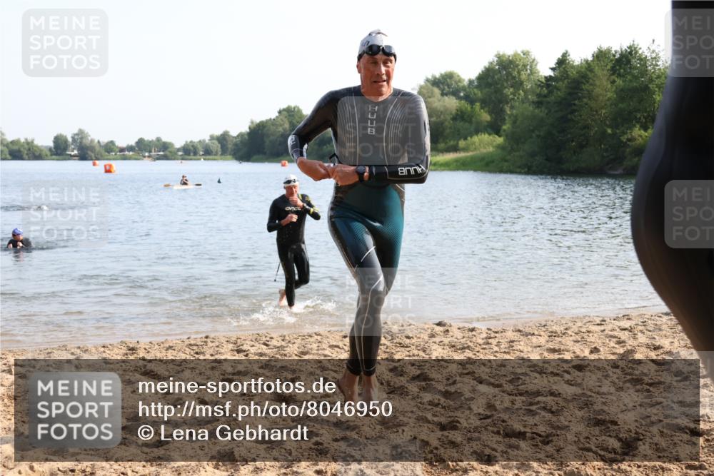 15.06.2025 - 27. Vierlanden-Triathlon Lena Gebhardt http://msf.ph/oto/8046950 15.06.2025 08:44:05 Schwimmen 23, 97, 130, 153, 174, 183 meine-sportfotos.de