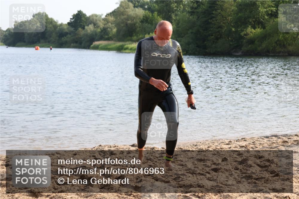 15.06.2025 - 27. Vierlanden-Triathlon Lena Gebhardt http://msf.ph/oto/8046963 15.06.2025 08:44:10 Schwimmen 97, 130, 153, 173, 174, 183 meine-sportfotos.de