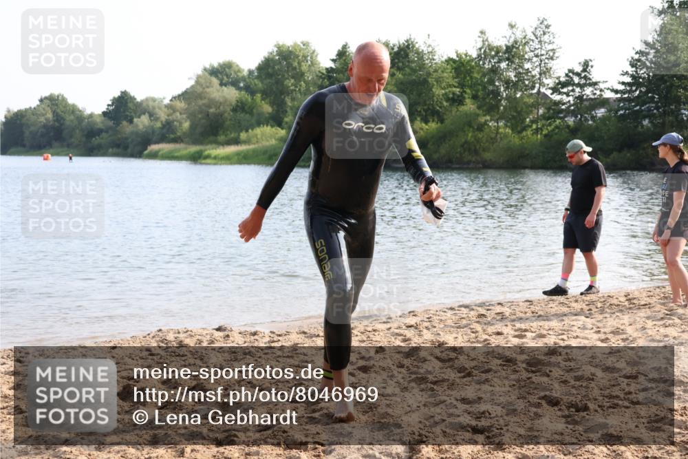 15.06.2025 - 27. Vierlanden-Triathlon Lena Gebhardt http://msf.ph/oto/8046969 15.06.2025 08:44:11 Schwimmen 97, 130, 153, 173, 174 meine-sportfotos.de