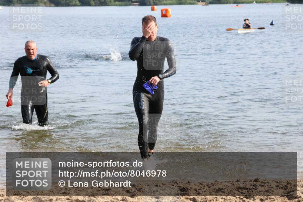 15.06.2025 - 27. Vierlanden-Triathlon Lena Gebhardt http://msf.ph/oto/8046978 15.06.2025 08:44:13 Schwimmen 97, 130, 153, 173, 174 meine-sportfotos.de