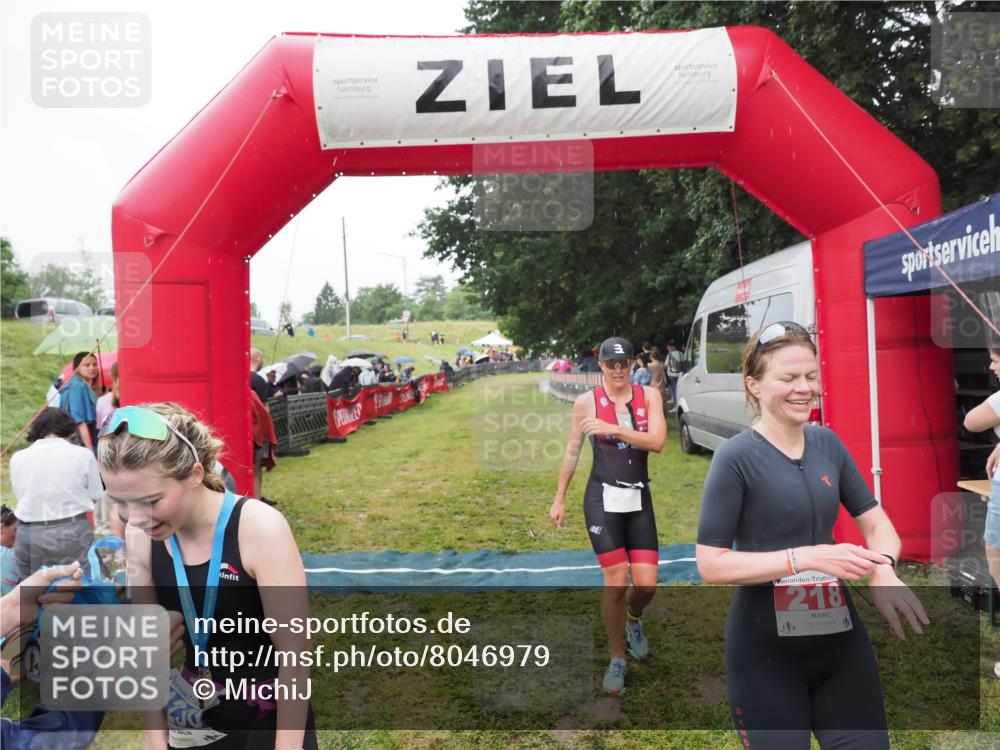 21.06.2025 - 27. Vierlanden-Triathlon MichiJ http://msf.ph/oto/8046979 15.06.2026 14:09:10 Ziel 218, 1180, 1230 meine-sportfotos.de