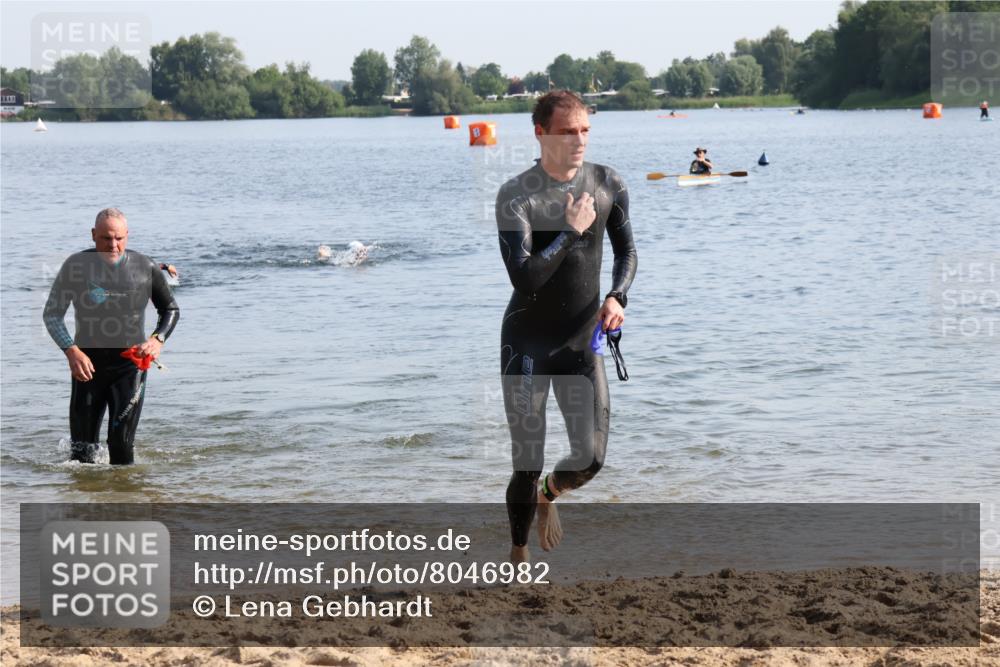 15.06.2025 - 27. Vierlanden-Triathlon Lena Gebhardt http://msf.ph/oto/8046982 15.06.2025 08:44:14 Schwimmen 97, 130, 153, 173, 174 meine-sportfotos.de