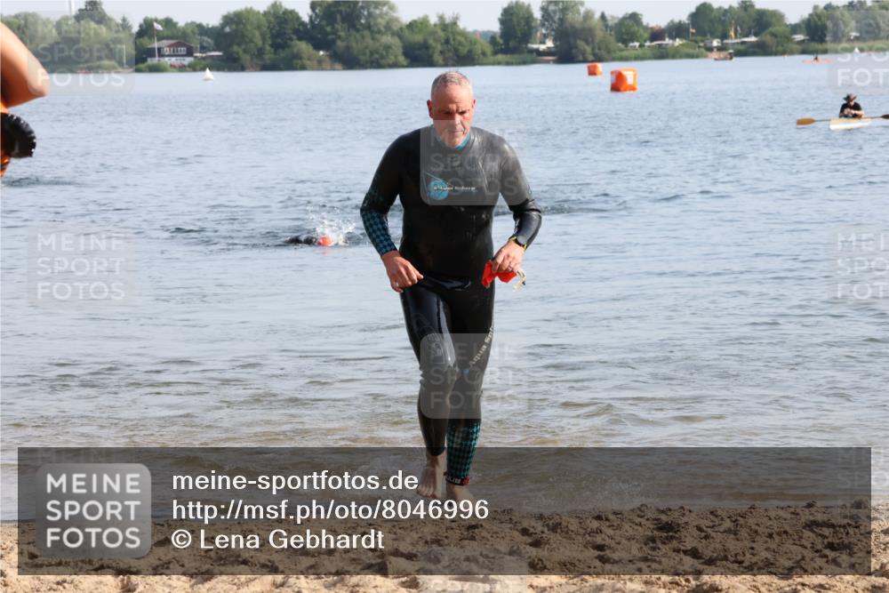 15.06.2025 - 27. Vierlanden-Triathlon Lena Gebhardt http://msf.ph/oto/8046996 15.06.2025 08:44:17 Schwimmen 130, 173, 174 meine-sportfotos.de