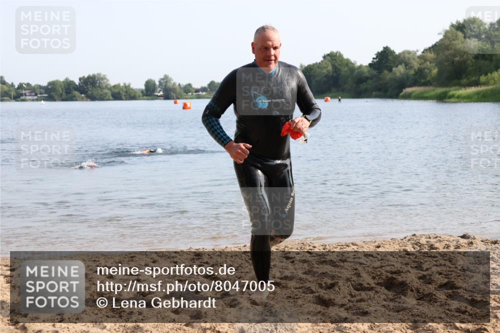 15.06.2025 - 27. Vierlanden-Triathlon Lena Gebhardt http://msf.ph/oto/8047005 15.06.2025 08:44:20 Schwimmen 130, 173, 174 meine-sportfotos.de