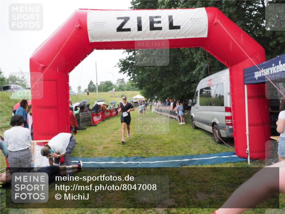 21.06.2025 - 27. Vierlanden-Triathlon MichiJ http://msf.ph/oto/8047008 15.06.2026 14:09:26 Ziel 1133, 1191, 1222 meine-sportfotos.de
