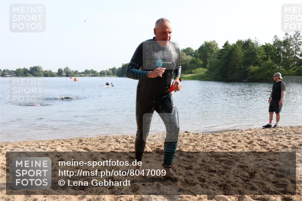 15.06.2025 - 27. Vierlanden-Triathlon Lena Gebhardt http://msf.ph/oto/8047009 15.06.2025 08:44:21 Schwimmen 130, 173, 174 meine-sportfotos.de