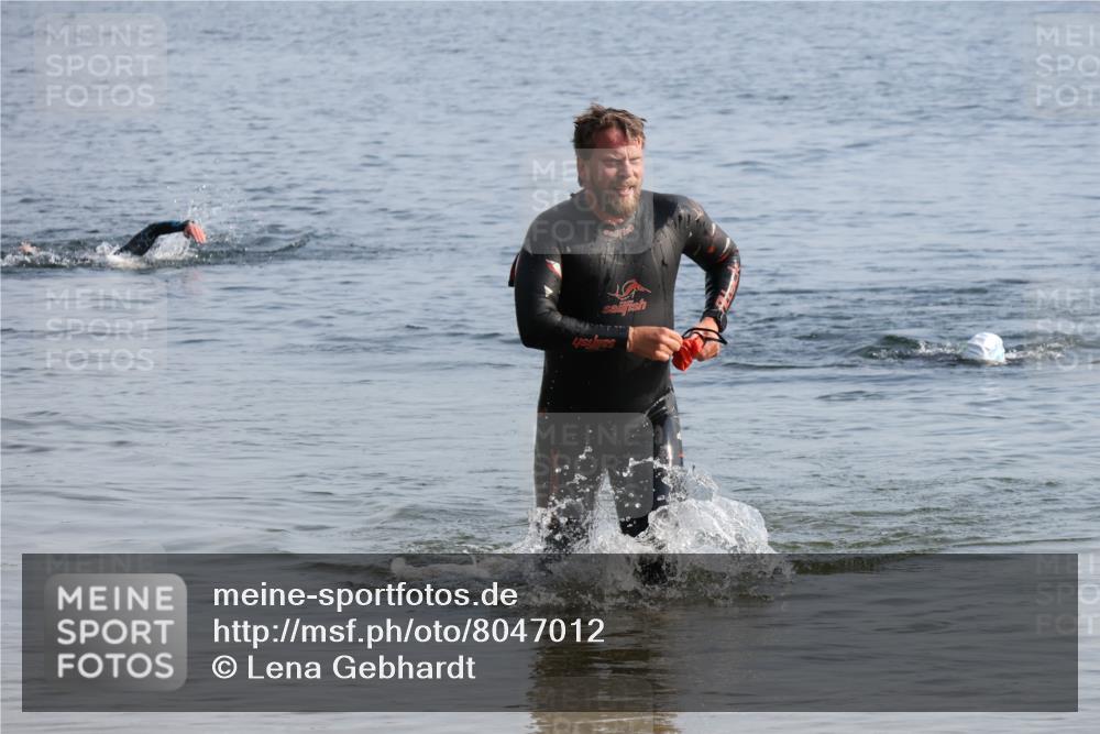 15.06.2025 - 27. Vierlanden-Triathlon Lena Gebhardt http://msf.ph/oto/8047012 15.06.2025 08:44:30 Schwimmen 93, 173 meine-sportfotos.de