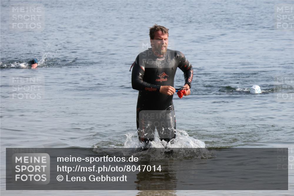 15.06.2025 - 27. Vierlanden-Triathlon Lena Gebhardt http://msf.ph/oto/8047014 15.06.2025 08:44:30 Schwimmen 93, 173 meine-sportfotos.de