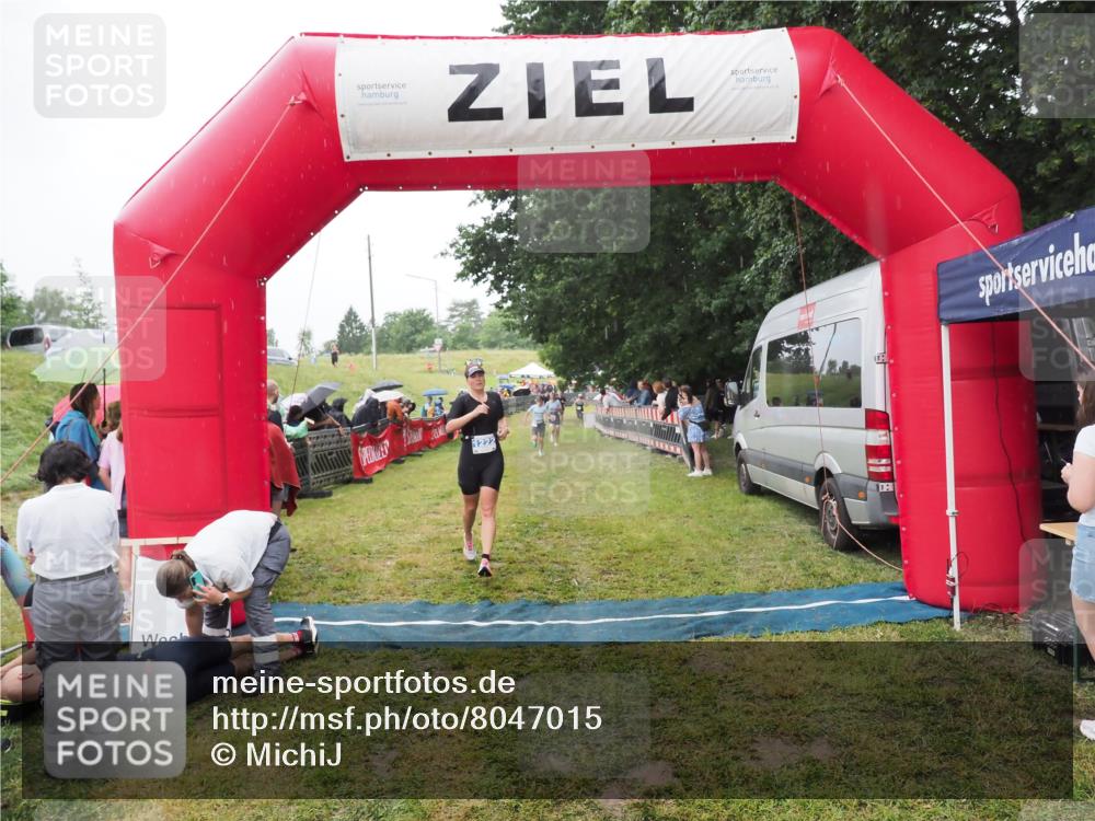 21.06.2025 - 27. Vierlanden-Triathlon MichiJ http://msf.ph/oto/8047015 15.06.2026 14:09:26 Ziel 1133, 1191, 1222 meine-sportfotos.de
