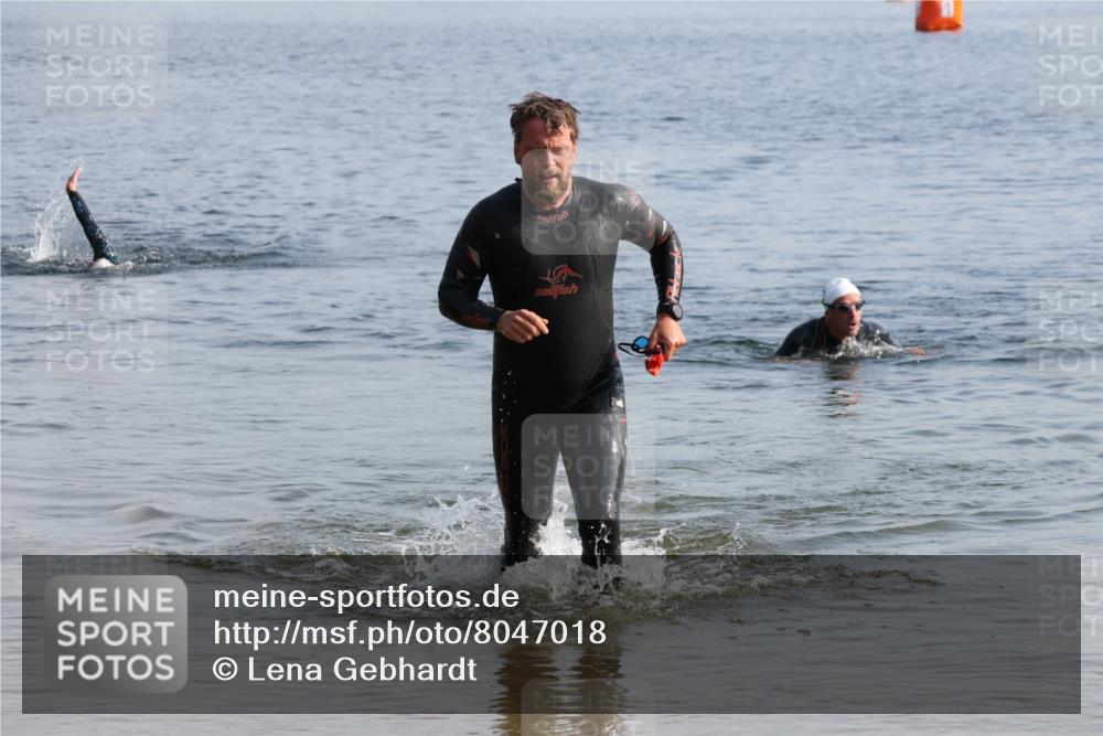15.06.2025 - 27. Vierlanden-Triathlon Lena Gebhardt http://msf.ph/oto/8047018 15.06.2025 08:44:31 Schwimmen 93 meine-sportfotos.de