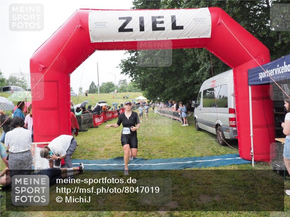 21.06.2025 - 27. Vierlanden-Triathlon MichiJ http://msf.ph/oto/8047019 15.06.2026 14:09:27 Ziel 1133, 1190, 1191, 1222 meine-sportfotos.de