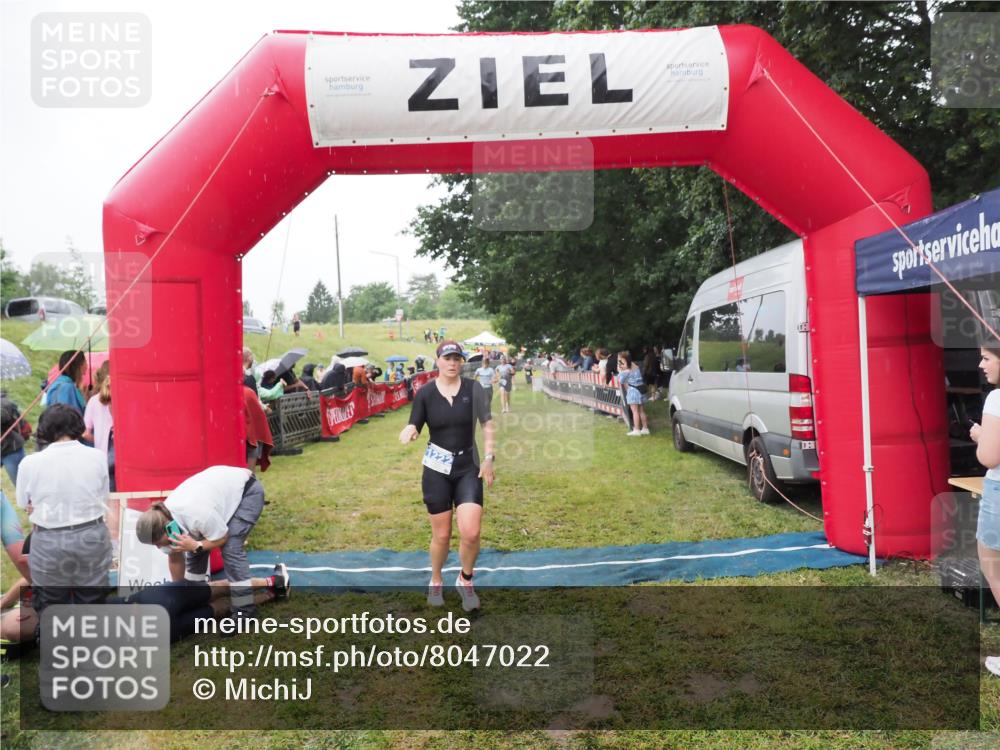 21.06.2025 - 27. Vierlanden-Triathlon MichiJ http://msf.ph/oto/8047022 15.06.2026 14:09:27 Ziel 1133, 1190, 1191, 1222 meine-sportfotos.de