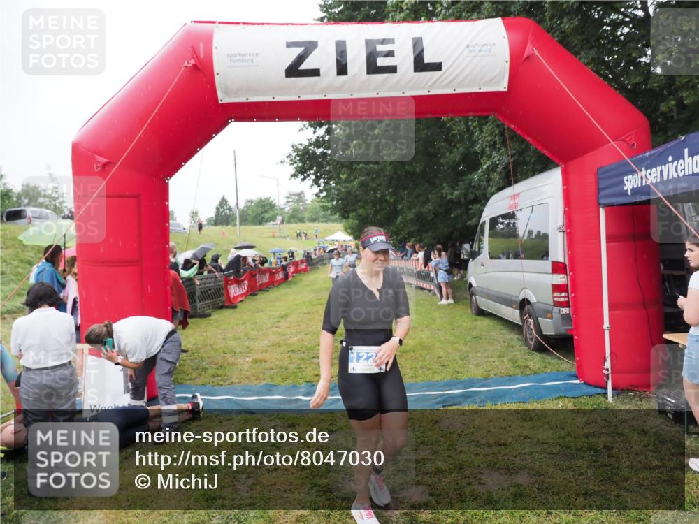 21.06.2025 - 27. Vierlanden-Triathlon MichiJ http://msf.ph/oto/8047030 15.06.2026 14:09:28 Ziel 1133, 1190, 1191, 1222 meine-sportfotos.de