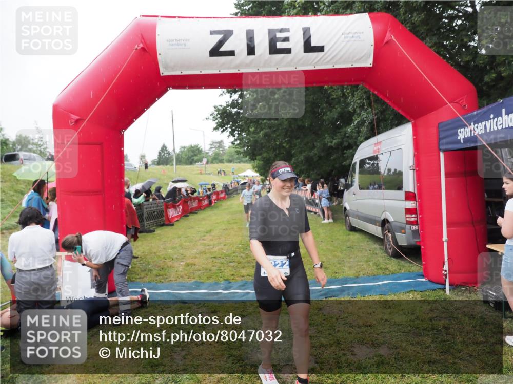 21.06.2025 - 27. Vierlanden-Triathlon MichiJ http://msf.ph/oto/8047032 15.06.2026 14:09:28 Ziel 1133, 1190, 1191, 1222 meine-sportfotos.de