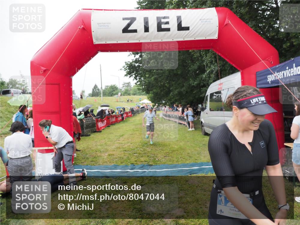 21.06.2025 - 27. Vierlanden-Triathlon MichiJ http://msf.ph/oto/8047044 15.06.2026 14:09:29 Ziel 1133, 1190, 1191, 1222 meine-sportfotos.de