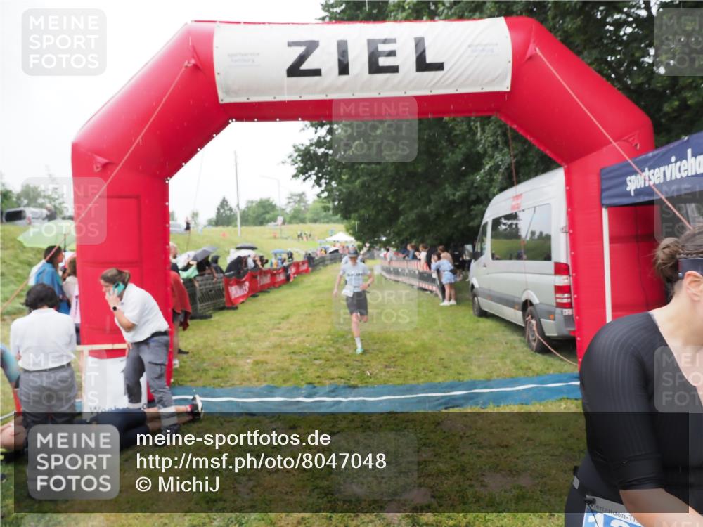 21.06.2025 - 27. Vierlanden-Triathlon MichiJ http://msf.ph/oto/8047048 15.06.2026 14:09:29 Ziel 1133, 1190, 1191, 1222 meine-sportfotos.de