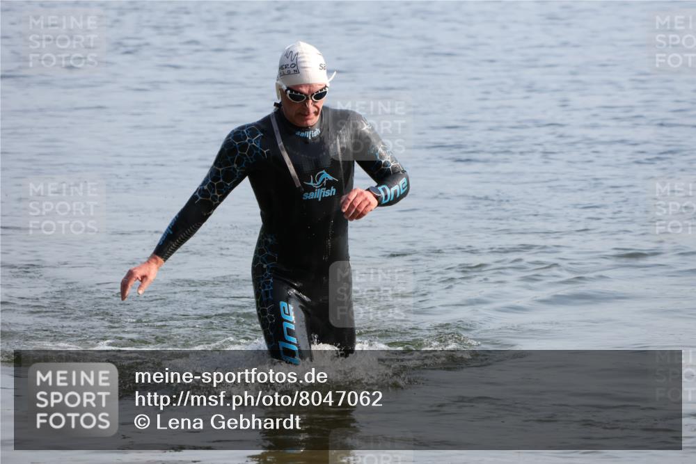 15.06.2025 - 27. Vierlanden-Triathlon Lena Gebhardt http://msf.ph/oto/8047062 15.06.2025 08:44:48 Schwimmen 81, 160 meine-sportfotos.de