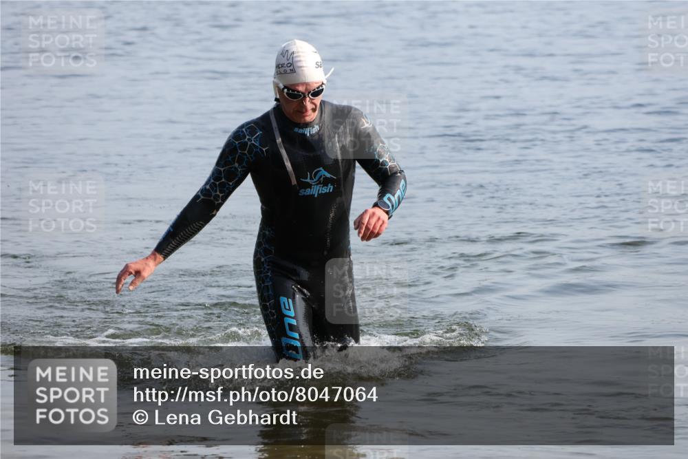 15.06.2025 - 27. Vierlanden-Triathlon Lena Gebhardt http://msf.ph/oto/8047064 15.06.2025 08:44:48 Schwimmen 81, 160 meine-sportfotos.de