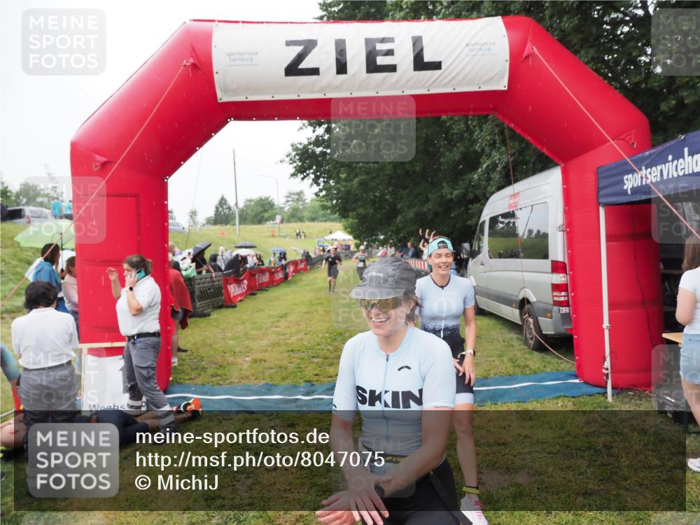 21.06.2025 - 27. Vierlanden-Triathlon MichiJ http://msf.ph/oto/8047075 15.06.2026 14:09:32 Ziel 687, 942, 1190, 1191, 1222 meine-sportfotos.de